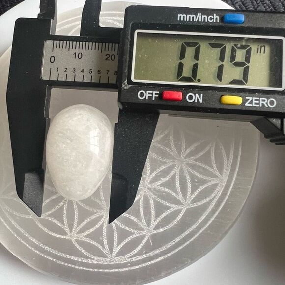 Quartz‎ Crystal Egg Carving Meditation Stone (#2) - Picture 6 of 9